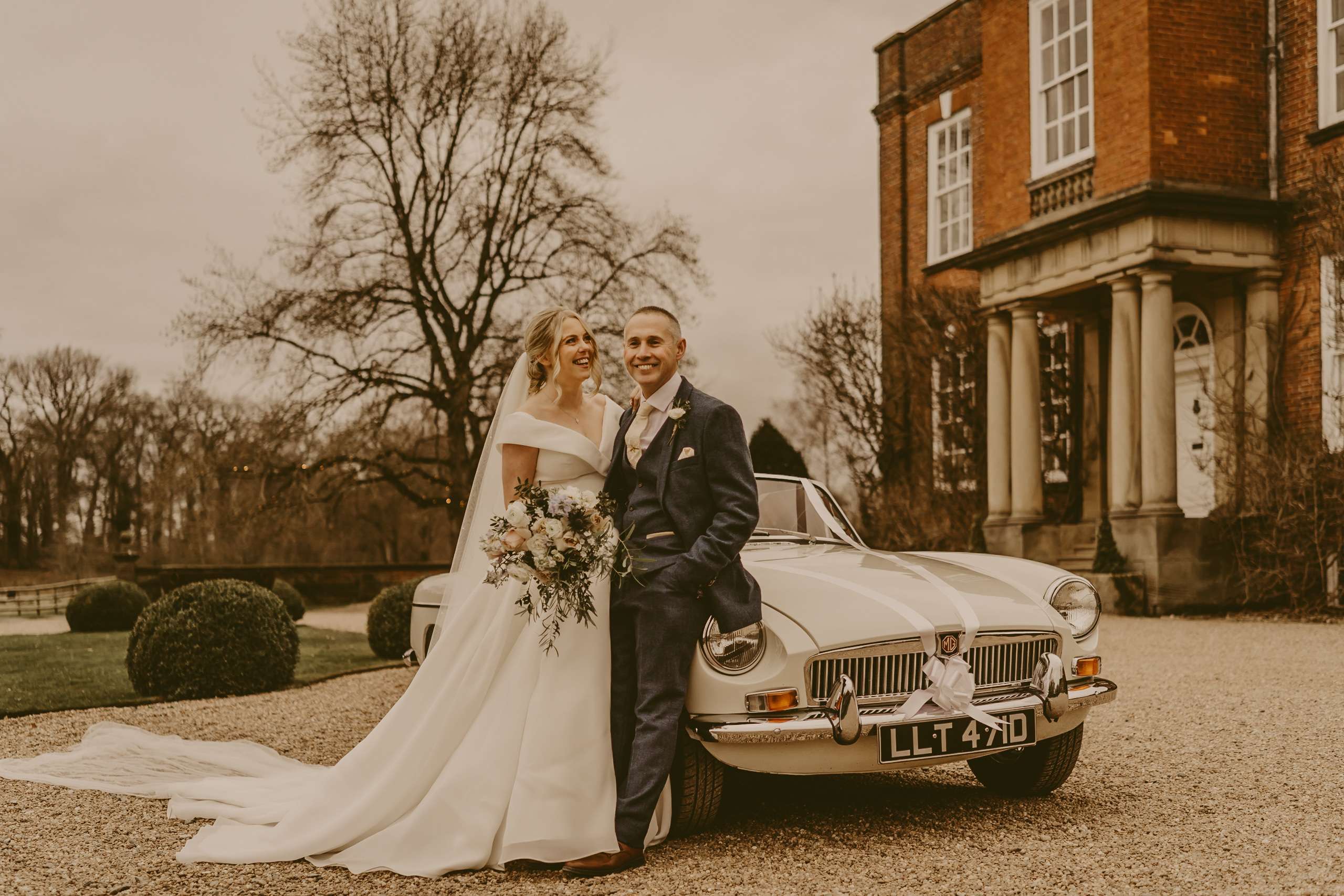 Michaella & Paul – Luxurious Wedding at Iscoyd Park